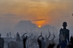 plemi Dinka w okolicach Dor - wieczr
